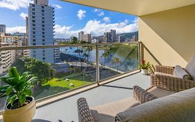 Beautifully Upgraded Studio Close To Waikiki Beach